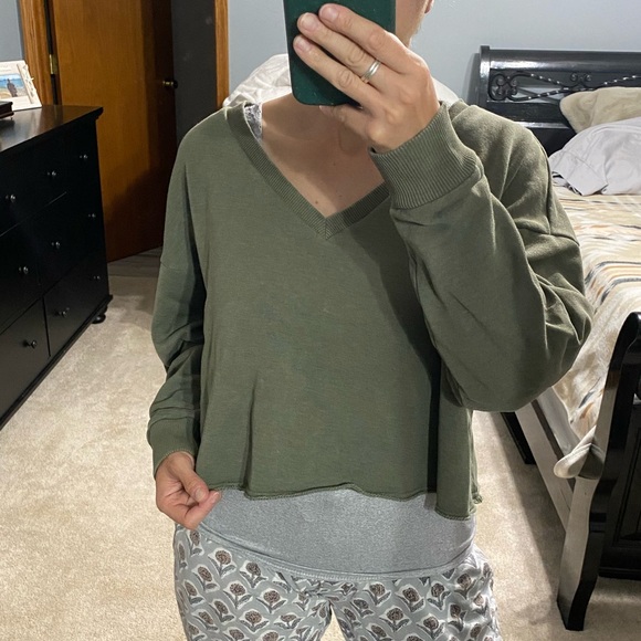 Olive Green V-Neck Cropped Sweater - Picture 5 of 12